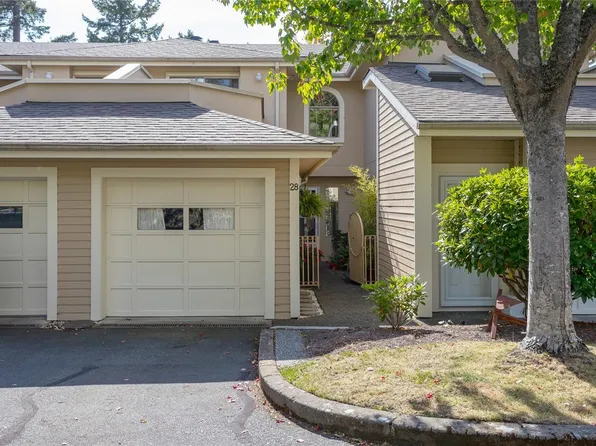 909 Admirals Rd #28, Esquimalt, BC V9A 2P1