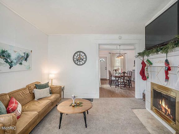 5th image of 1536 4th St NW