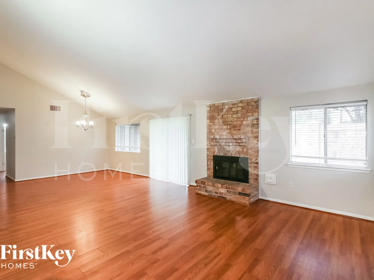 3 bed, 2.0 bath, 1600 sqft, $1,915 — Photo 3