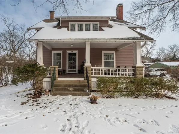 2208 Massachusetts St, Lawrence, KS 66046
