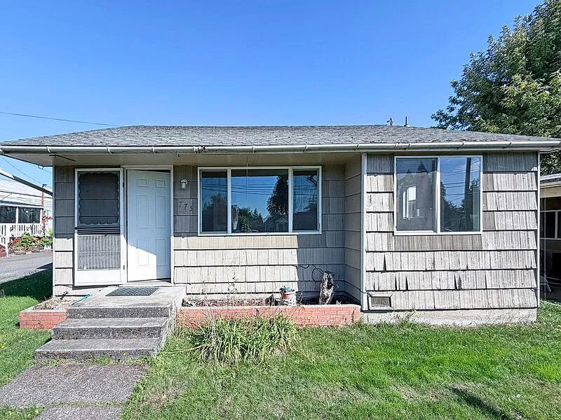 775 28th St #16