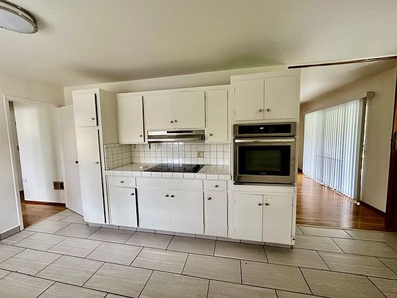 5th image of 1311 Klamath Dr