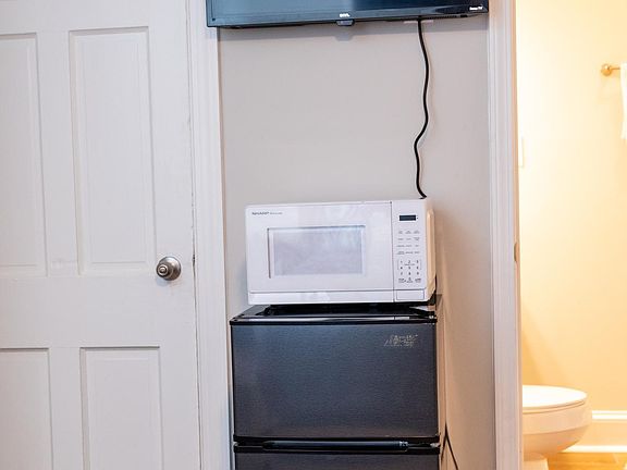 4th image of 237 Brevard St #2