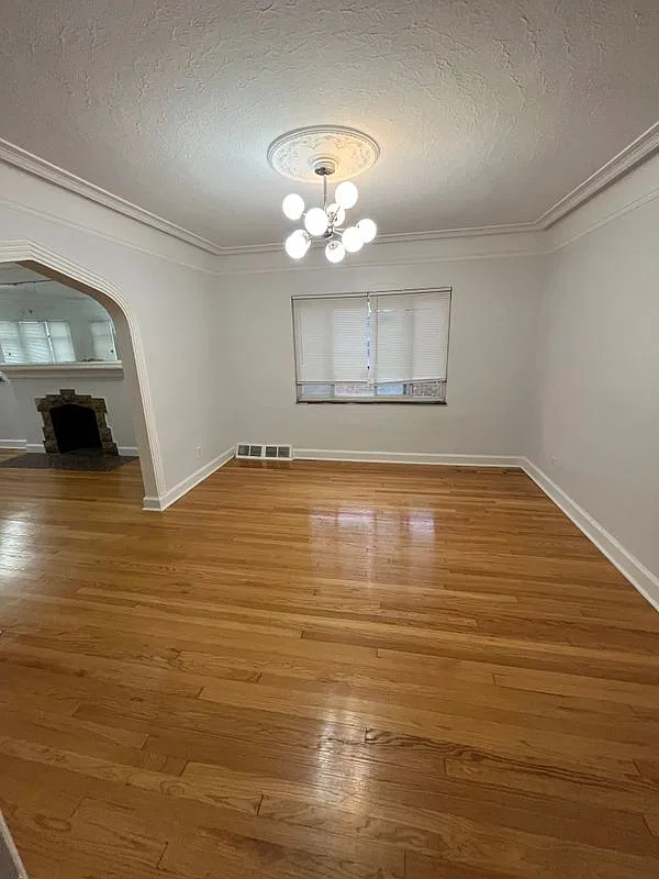2 bed, 1.5 bath, 1470 sqft, $1,050 — Photo 3