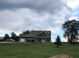 2015 Hickory Acres Dr, Howell, MI 48855