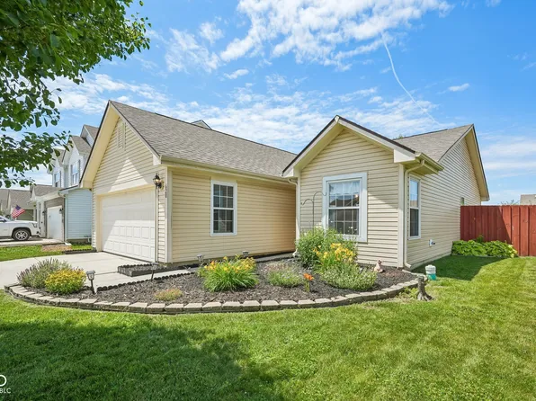 620 Bobtail Dr, Greenfield, IN 46140