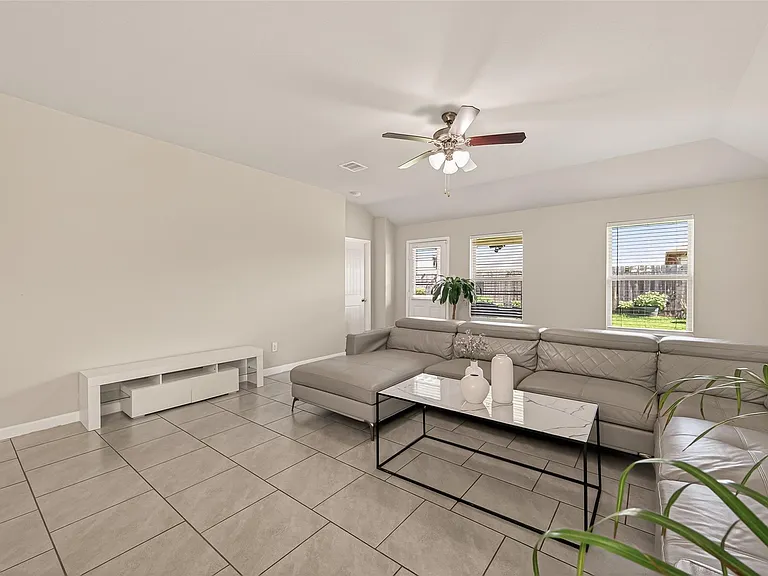 18306 Pelham Hollow Trl — Photo 10