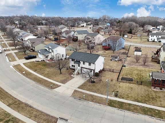 2nd image of 3205 SE Cherry Blossom Dr