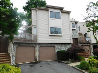 7 Redberry Ct, East Brunswick, NJ 08816
