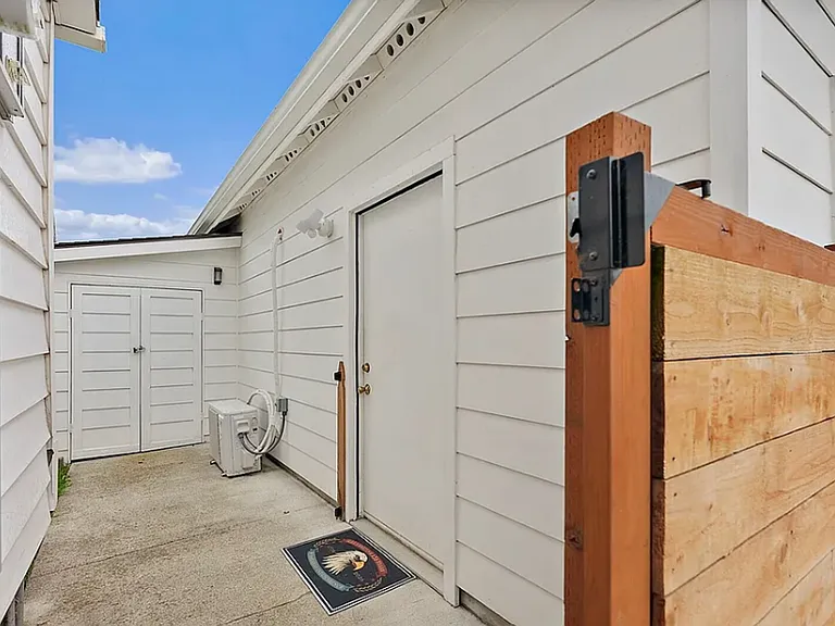 7640 Yakima Ave — Photo 24