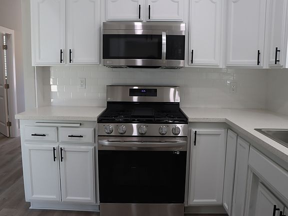 3rd image of 15408 Palm St #2