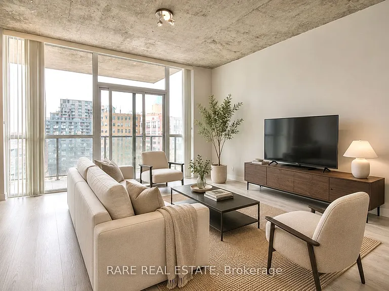 478 King St W #905 — Photo 2