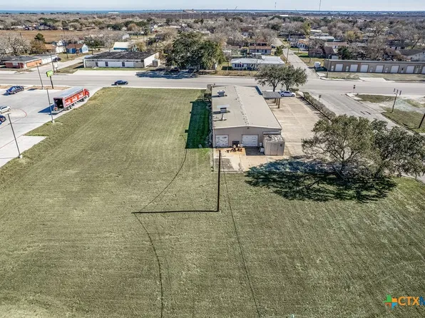 1327 W Austin St, Pt Lavaca, TX 77979