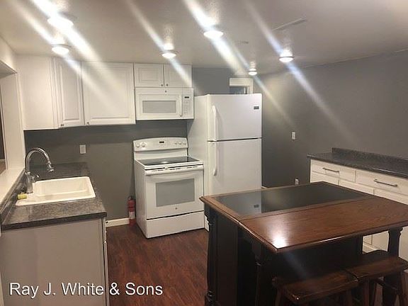 2nd image of 2615 Willow Dr