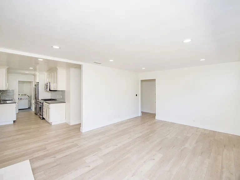 2253 Elden Ave — Photo 8