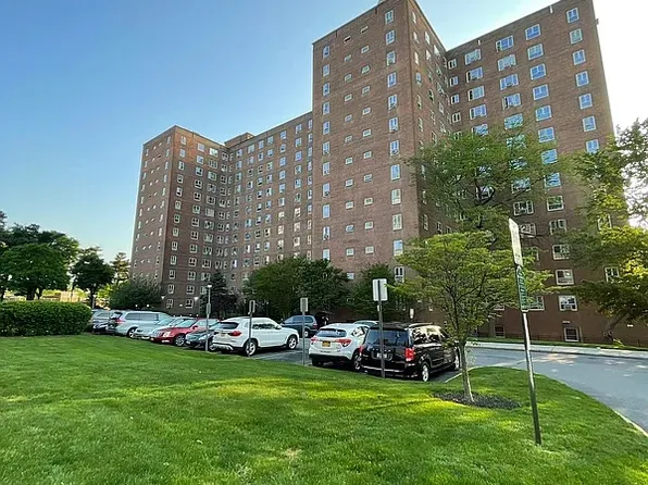 (undisclosed Address), Fresh Meadows, NY 11365