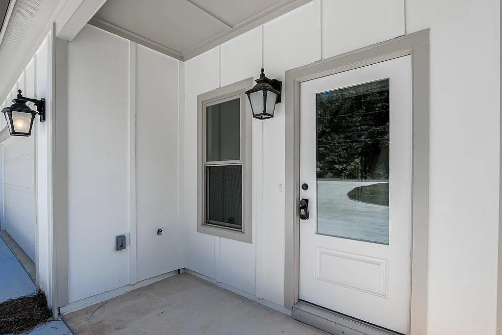 3 bed, 2.5 bath, 1800 sqft, $2,600 — Photo 3