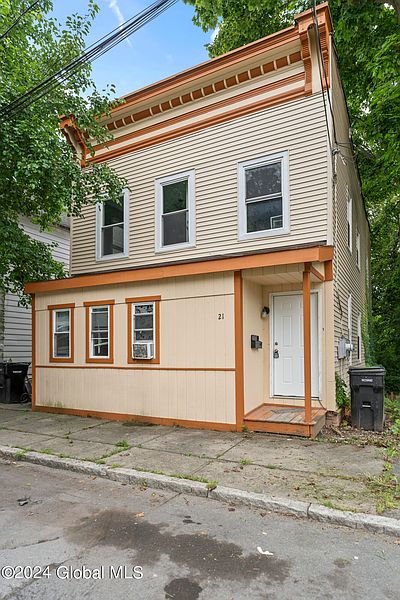 2nd image of 21 W Sunnyside Way