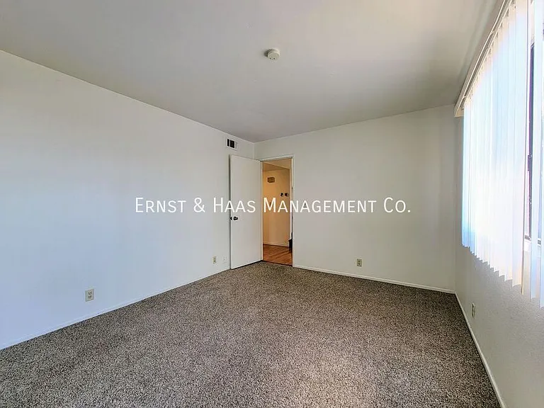 2755 E Hill St — Photo 24