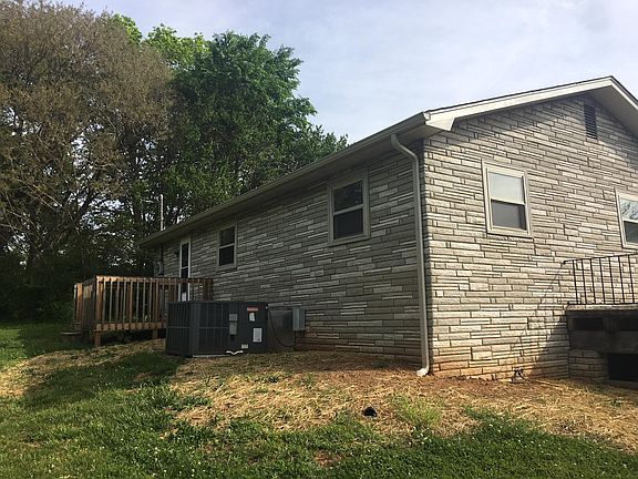 3rd image of 1213 Dukesbury Dr
