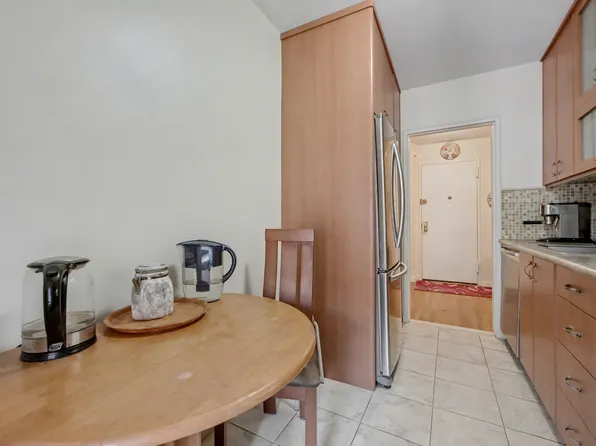 1577 East 17th Street image 5 of 15