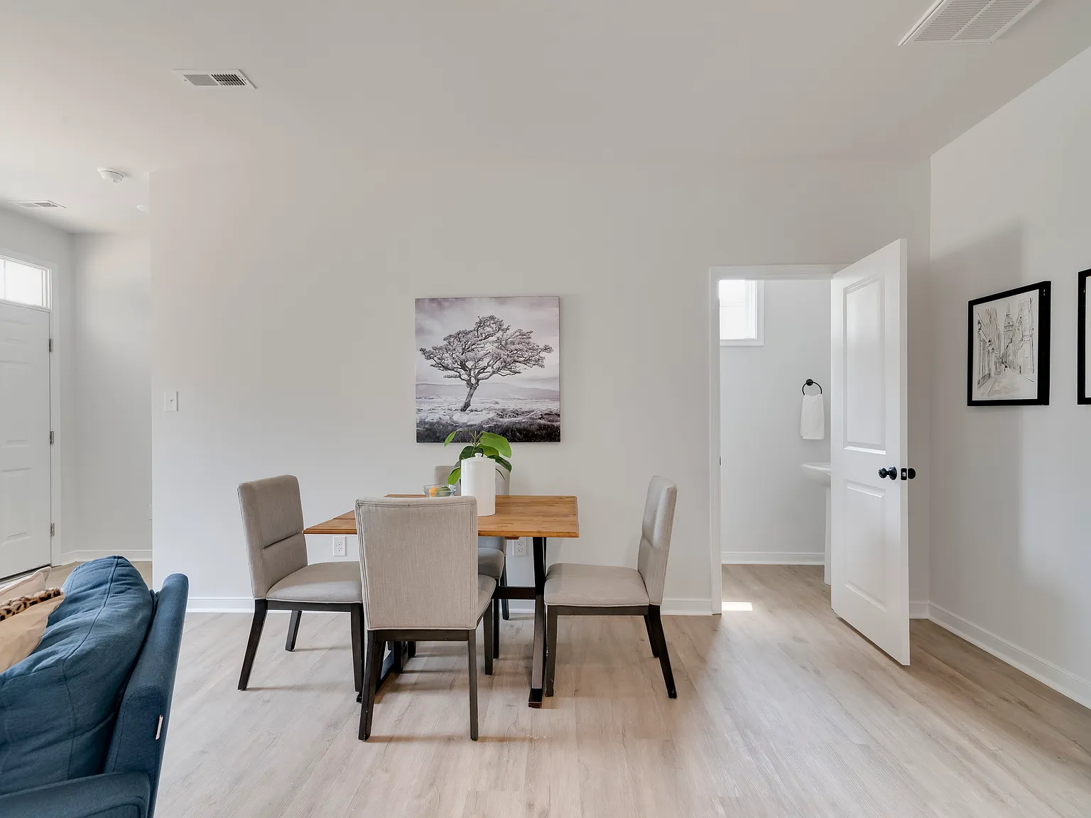 2 bed, 1.5 bath, 1025 sqft, $2,114 — Photo 4