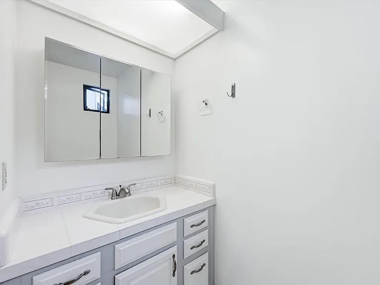264 W California Ave #C — Photo 15