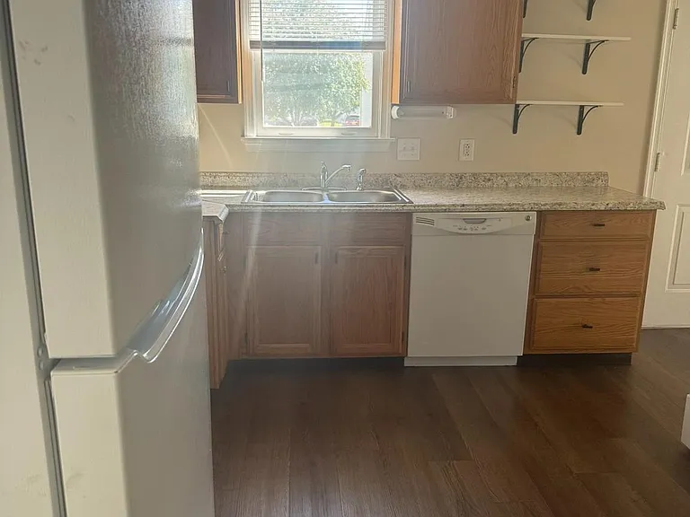 536 Bracken Dr — Photo 2