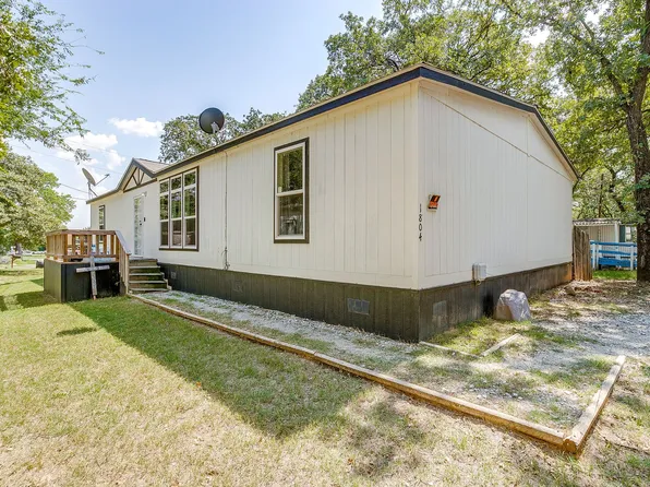 1804 Coral Rd, Azle, TX 76020