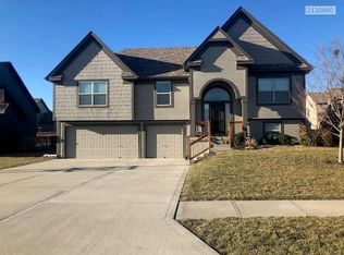 1001 Bellflower Ln, Greenwood, MO 64034