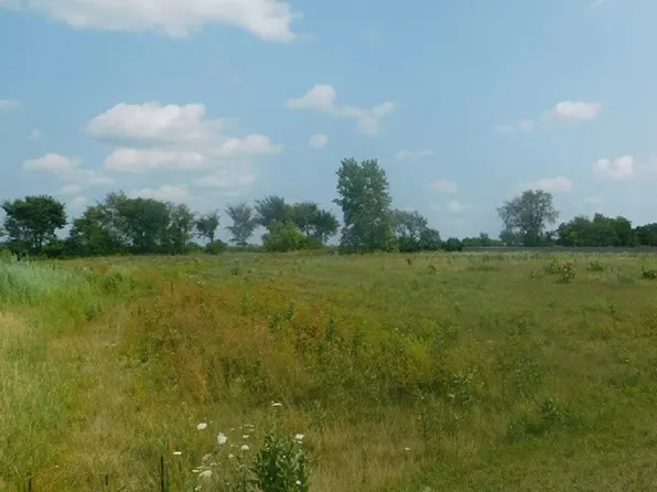 9 E Clara Ave, Rochelle, IL 61068