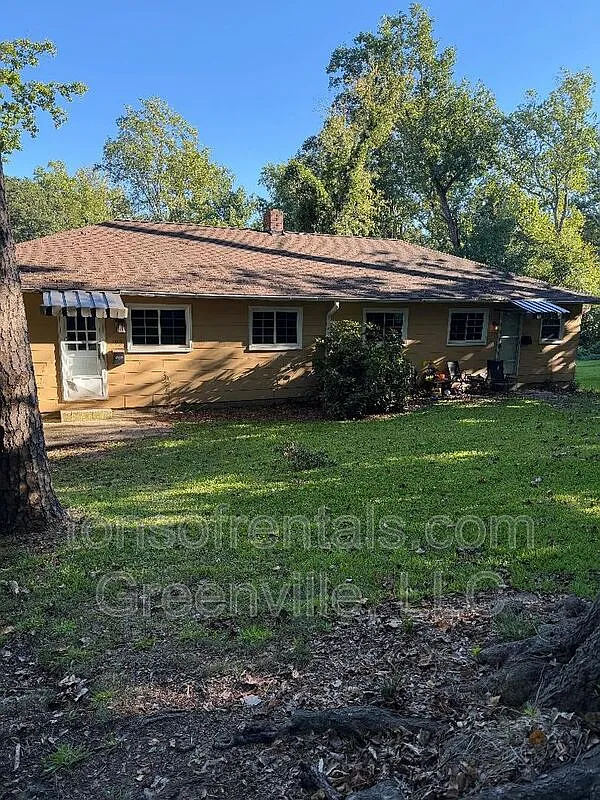 3 bed, 1.0 bath, 826 sqft, $1,195 — Photo 1