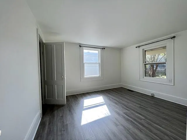 406 W 10th St — Photo 10