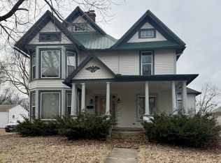 907 S Peoria Ave, Dixon, IL 61021