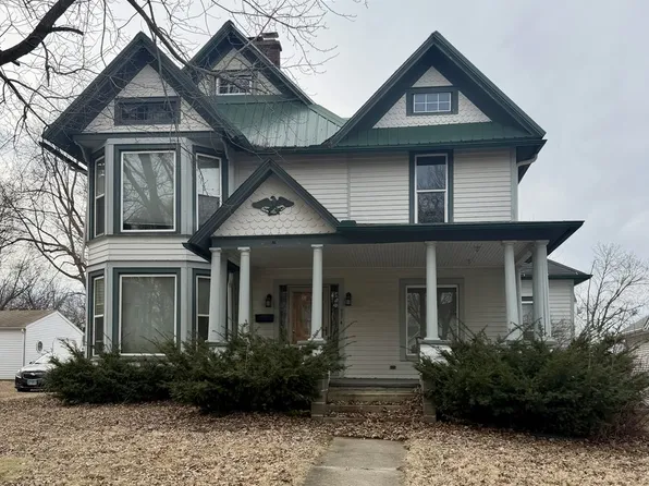 907 S Peoria Ave, Dixon, IL 61021