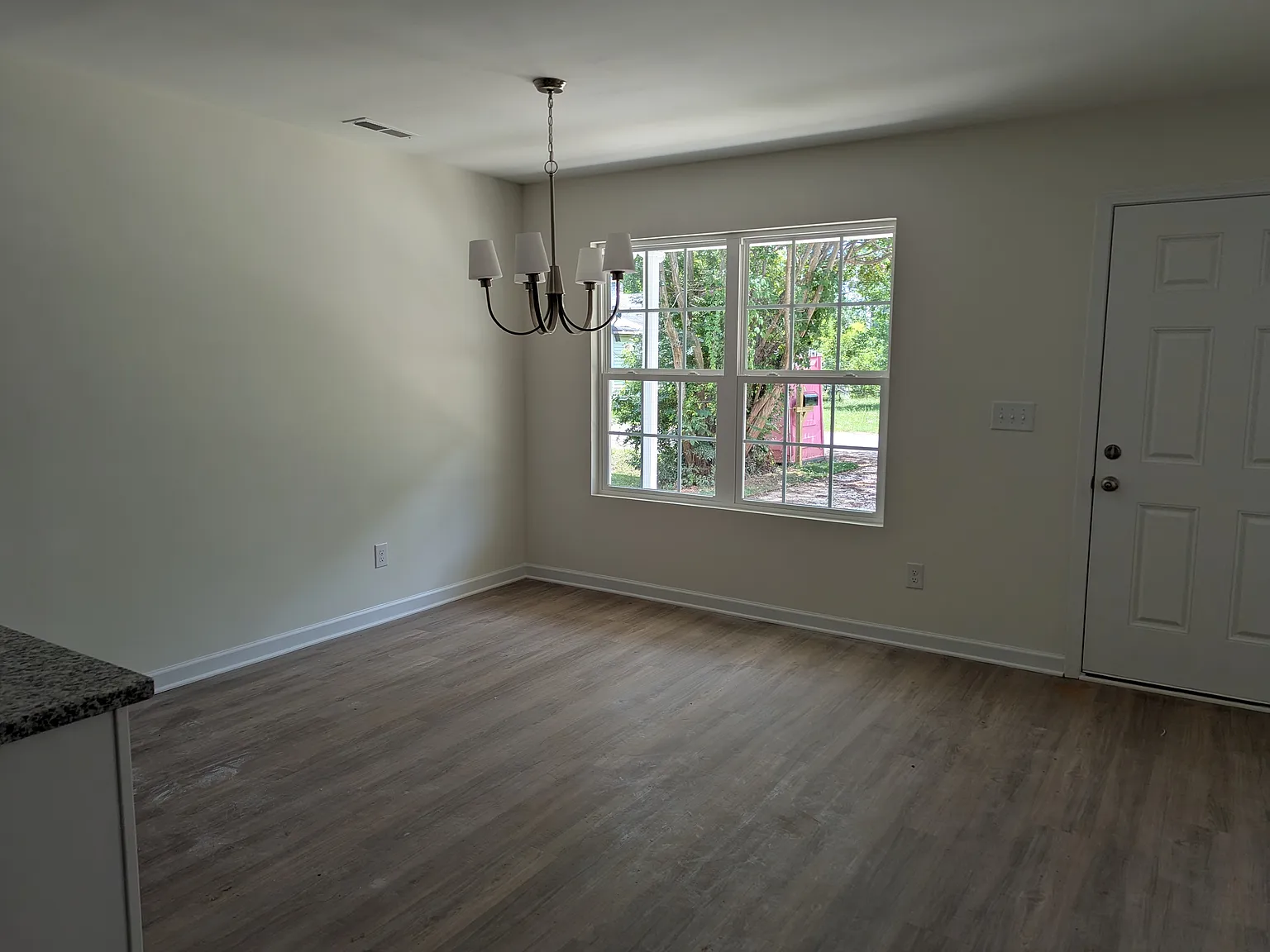 3 bed, 1202 sqft, $1,800 — Photo 3