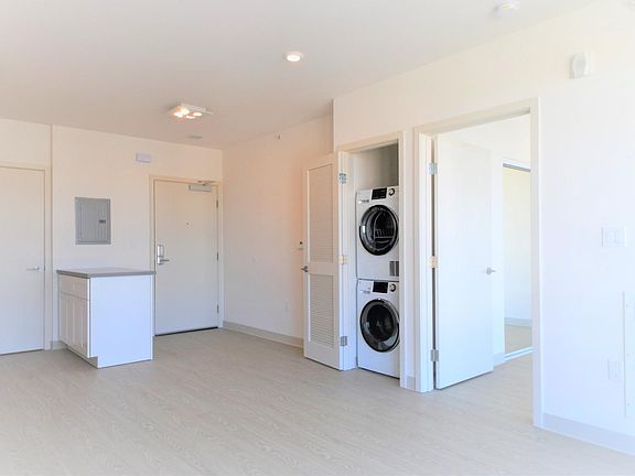 5th image of 24 Franklin St #701