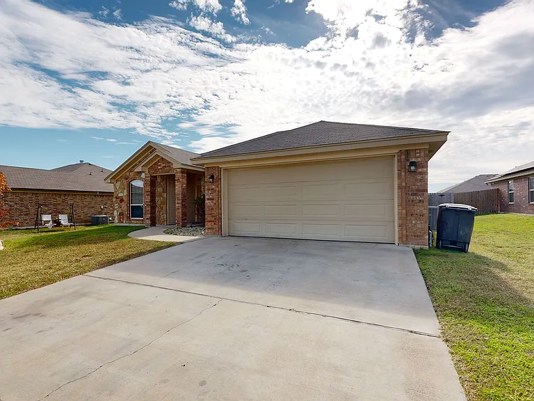 504 W Orion Dr — Photo 4