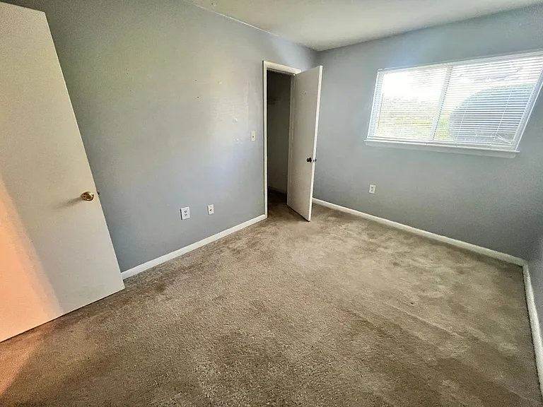 800 Claytor Sq — Photo 9