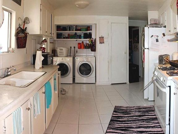 2nd image of 601 Hermitage St #601