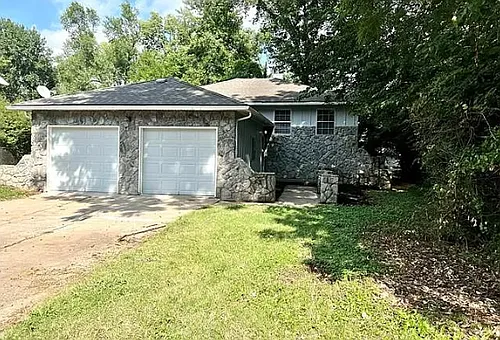 1108 Christopher St Photo 1