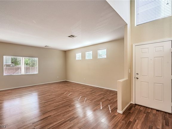 3rd image of 519 Sterling Spur Ave