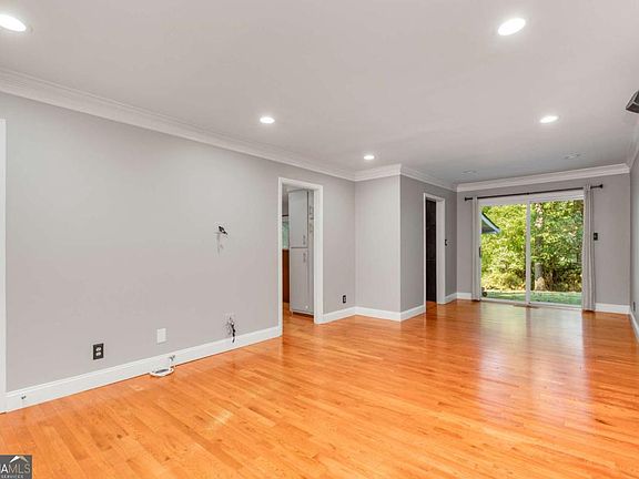 5th image of 3643 Woodstream Cir
