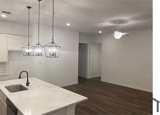 4 bed, $2,950 — Photo 3