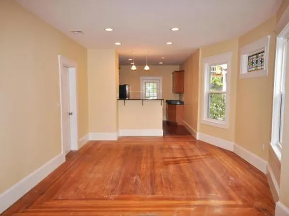 7 Treadway Rd, Dorchester, MA 02125