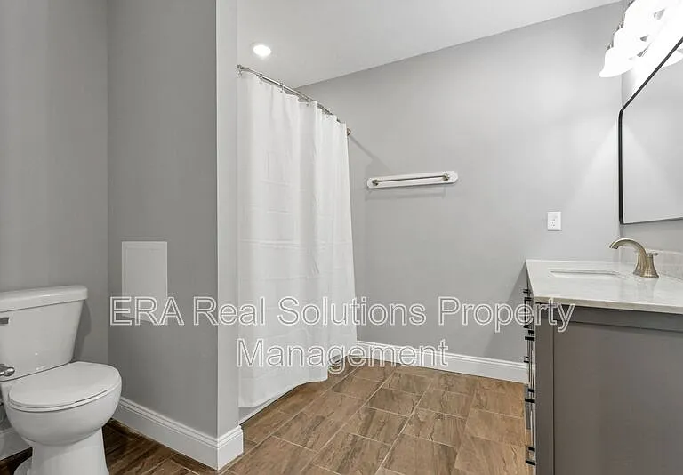 741 E Mound St — Photo 10