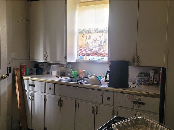 3rd image of 89 E Florida Ave
