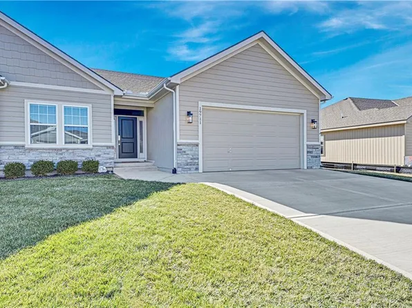 19711 W 196th St, Spring Hill, KS 66083