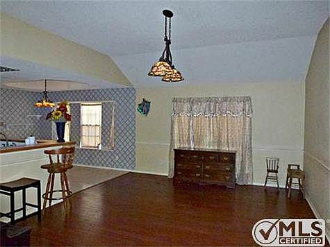 2nd image of 3614 Sunnypark Dr