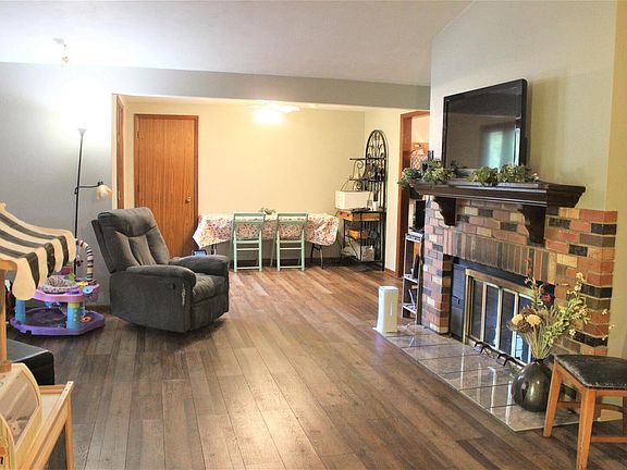 5th image of 1094 Yates St